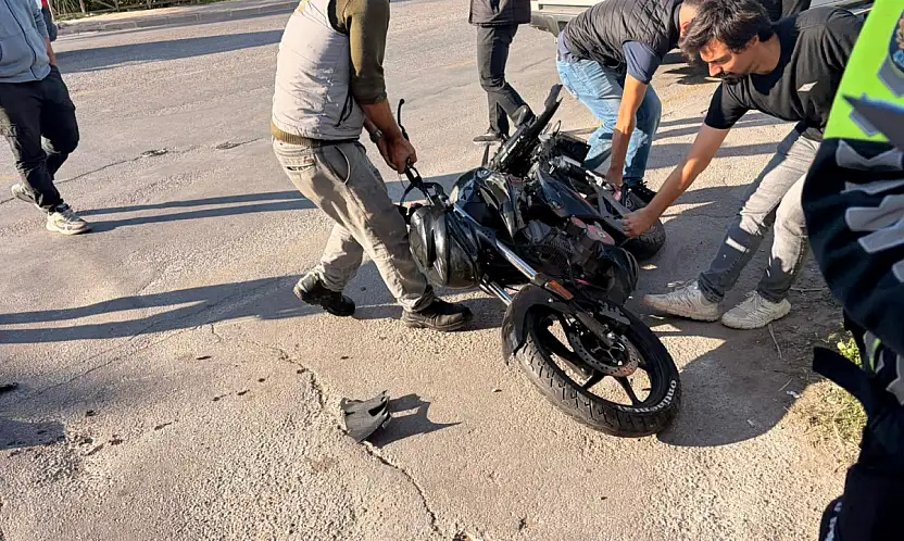 Fethiye'de Adnan Menderes Bulvarı'nda motosiklet kamyonun altına girdi