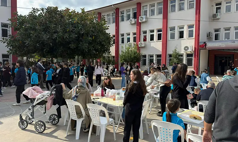 Fethiye'de Atatürk İlkokulu kermesine yoğun katılım