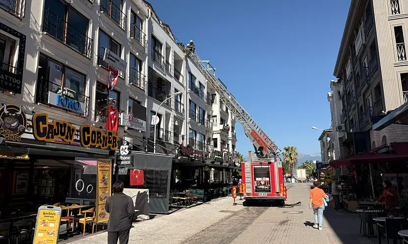 Fethiye'de baca yangını korkuttu: İtfaiye ekipleri alevleri büyümeden söndürdü