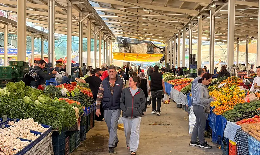 Fethiye'de Cumartesi pazarı esnafı dertli
