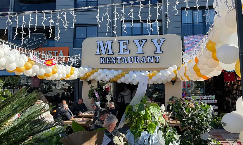 Fethiye'de Meyy Restaurant yoğun katılımla açıldı