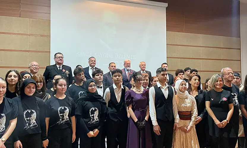 Fethiye'de öğrencilerden Atatürk'e saygı ve özlem dolu anma