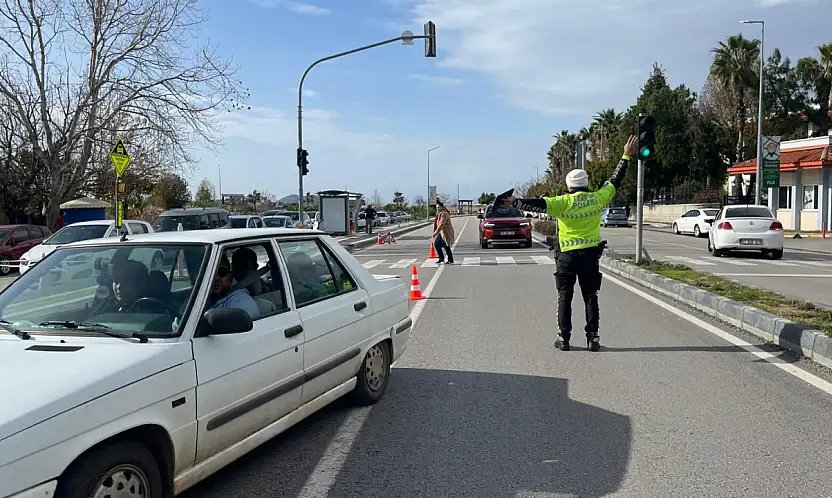 Fethiye Devlet Hastanesi önünde motosiklet ve otomobillere yönelik uygulama