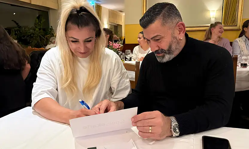 Fethiyeli Songül Ayten, Wbf ve Wbo Kemer maçları için sözleşme imzaladı