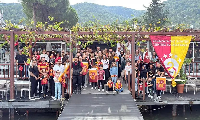 Galatasaraylılar Cumhuriyet'in 102. yılını coşkuyla kutladı