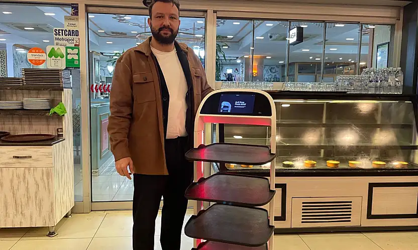 Restoranda Servis Robotu Kullanılıyor