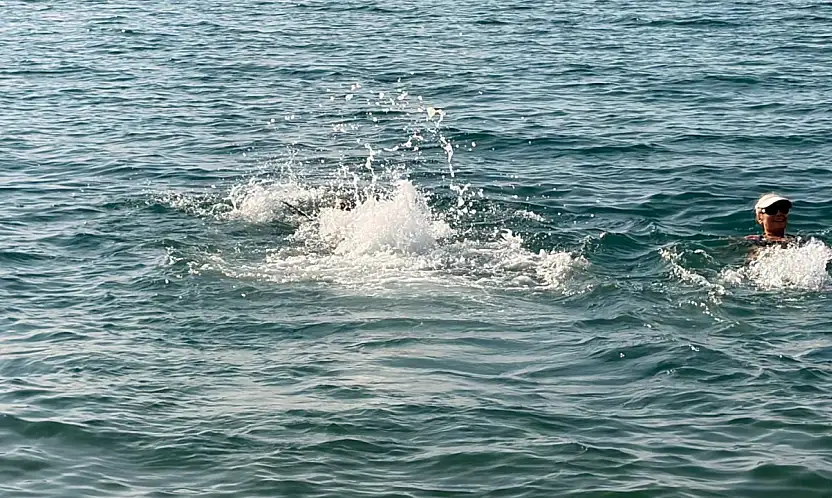 Sıcak havayı Çalış Plajı'nda değerlendirdiler