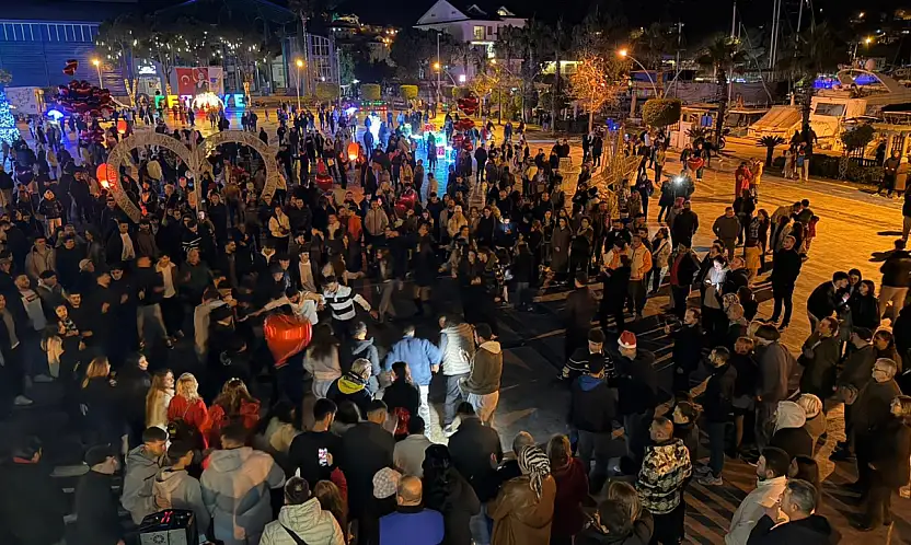 Yılbaşı Fethiye Beşkaza Meydanı'nda Coşkuyla Karşılandı